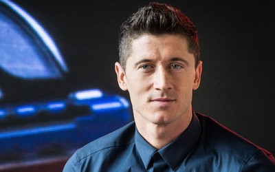 有球体育独家-凯恩训练中加练射门