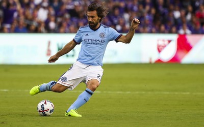 有球体育独家-利瓦科维奇神扑后队友疯狂膜拜